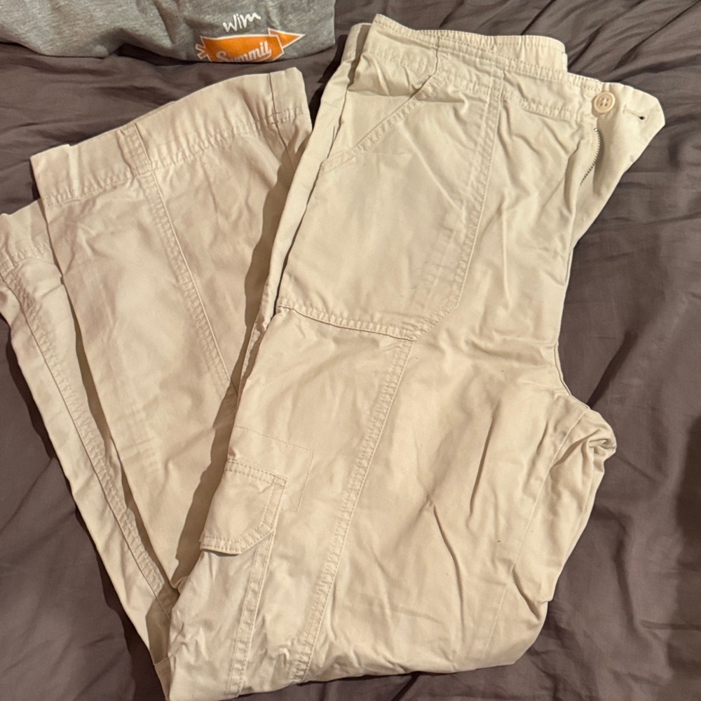 Abercrombie & Fitch womans Beige Cargo Pants